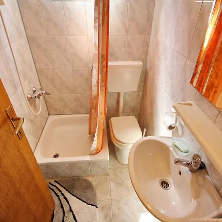 Appartement 1 Bedroom With Garden