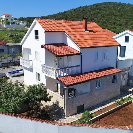Leme - One Bedroom With Garden View Apt4 아파트 Drače