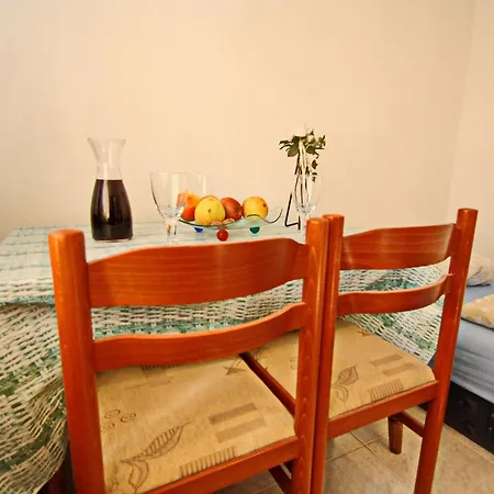 1 Bedroom With Garden