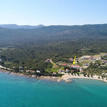 1 Bedroom With Garden Appartement *