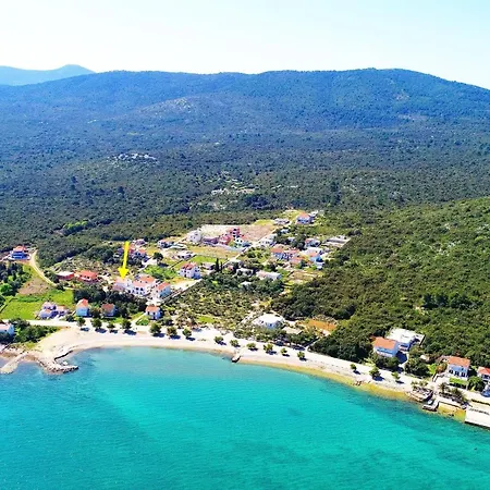 1 Bedroom With Garden Διαμέρισμα *