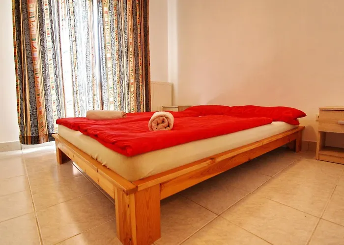 1 Bedroom With Garden Apartament *